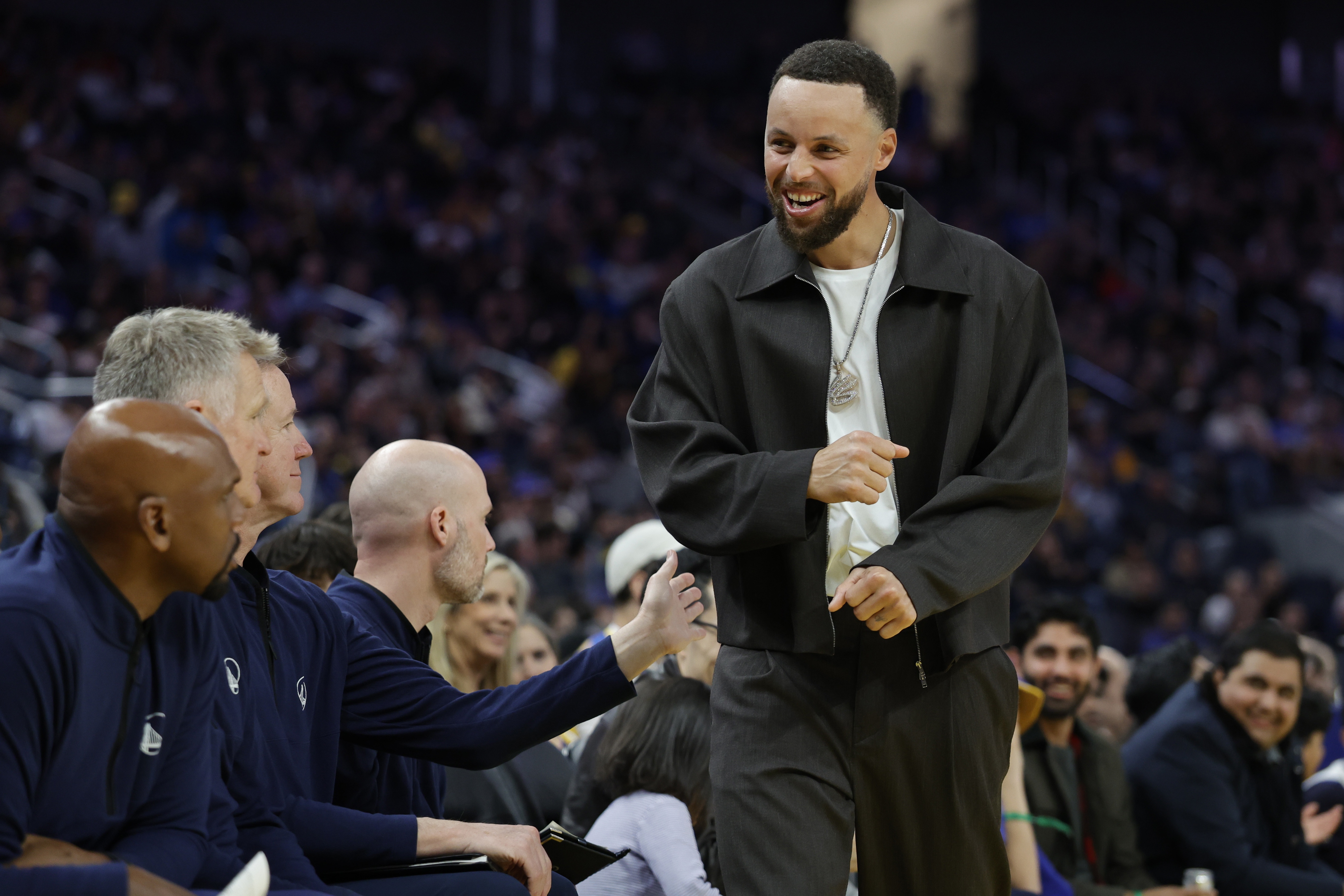 世界杯客户端更新说明-科尔：库里今早进行了个人训练 他随队出征客场能提升士气