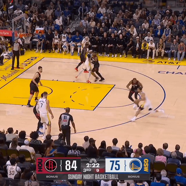 世界杯比赛观看入口-库里把KD晃成&amp;quot;木头人&amp;quot;，2秒完成读心反杀